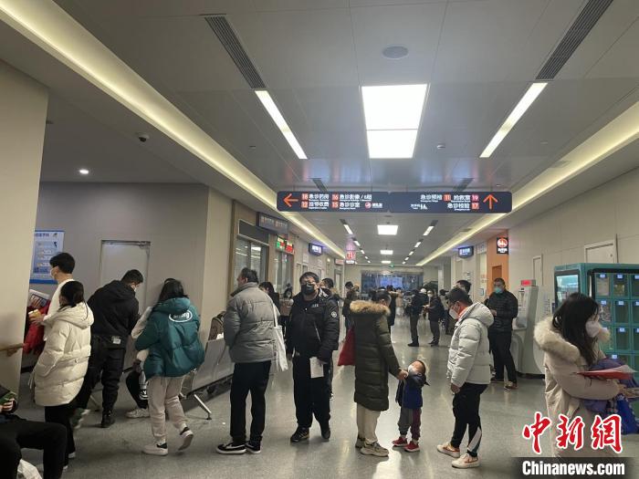 
天津儿童医院黄牛代挂号电话票贩子号贩子网上预约挂号,住院检查加快,新冠病毒感染中的“白衣战士”：想方设法护佑众生