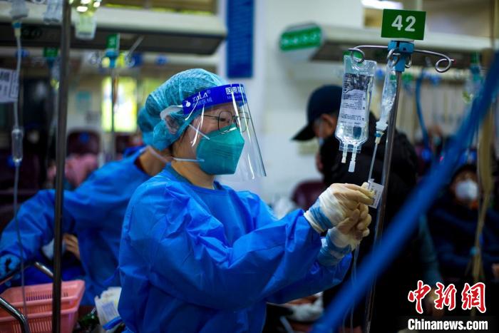 
天津儿童医院黄牛代挂号电话票贩子号贩子网上预约挂号,住院检查加快,新冠病毒感染中的“白衣战士”：想方设法护佑众生