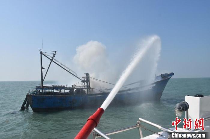 
南京各大医院黄牛代挂号电话票贩子号贩子网上预约挂号,住院检查加快,广西北部湾海域一渔船失火12人被困 海警紧急救援