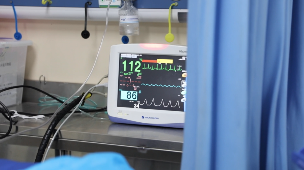 
首都医科院整形外科医院黄牛代挂号电话票贩子号贩子网上预约挂号,住院检查加快,新华全媒+｜新华社记者探访危急重症救治一线