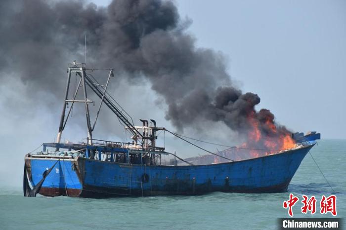 
南京各大医院黄牛代挂号电话票贩子号贩子网上预约挂号,住院检查加快,广西北部湾海域一渔船失火12人被困 海警紧急救援