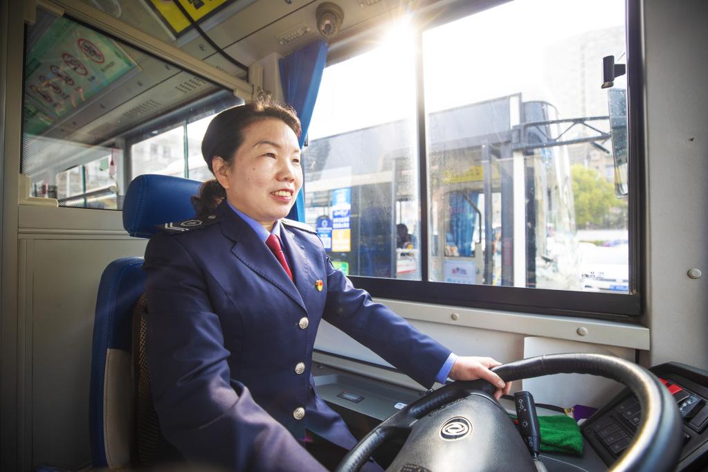 
空军特色医学中心黄牛代挂号电话票贩子号贩子网上预约挂号,住院检查加快,新时代新征程新伟业丨守住为乘客服务的初心 当好百姓的“专职司机”