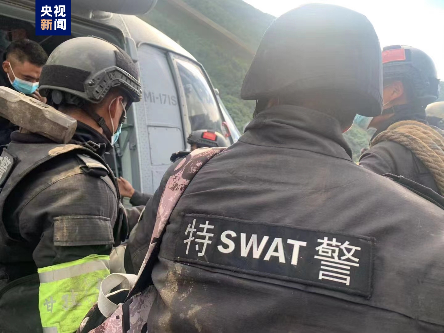 
广州中山眼科医院挂号黄牛,住院检查加快曾在地震救援中失联的甘孜24名特警平安归建