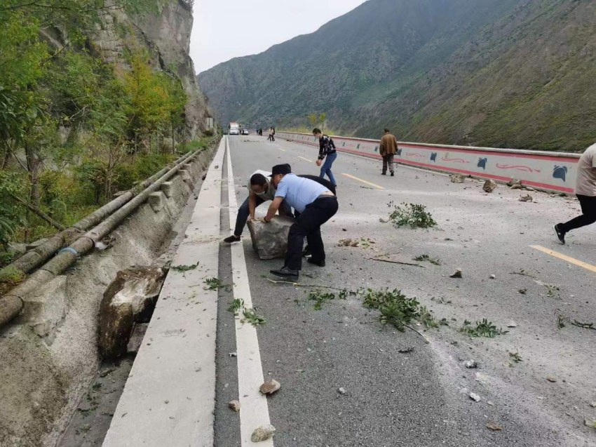 
中国中医科学院望京医院挂号黄牛,住院检查加快四川泸定地震救援24小时：争分夺秒救人！全力以赴抢险！