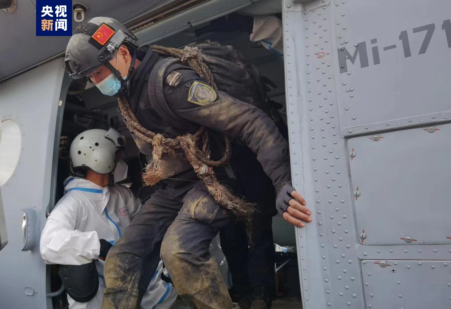 
广州中山眼科医院挂号黄牛,住院检查加快曾在地震救援中失联的甘孜24名特警平安归建