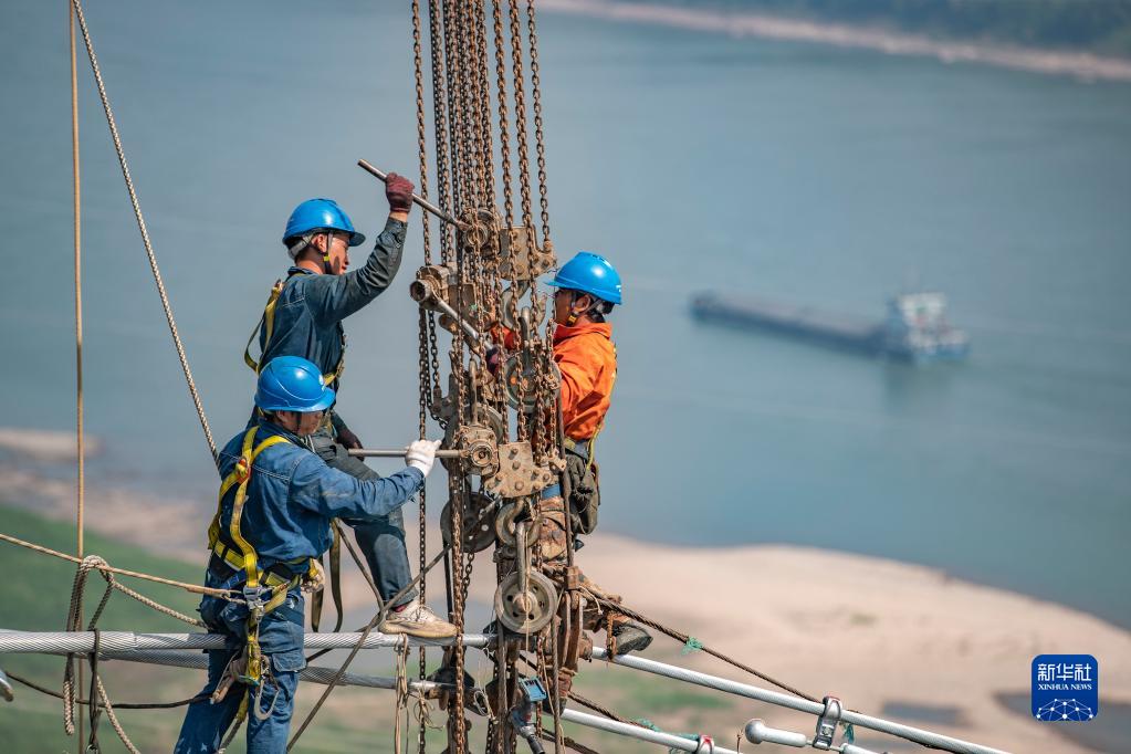 
上海胸科医院黄牛跑腿挂号,住院检查加快“西电东送”大动脉 特高压白浙线在渝顺利跨越长江