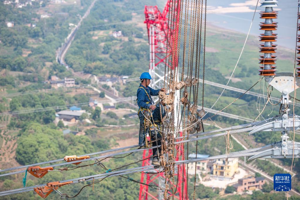 
上海胸科医院黄牛跑腿挂号,住院检查加快“西电东送”大动脉 特高压白浙线在渝顺利跨越长江