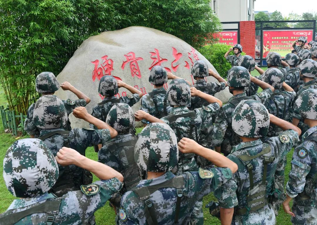 
天津眼科医院黄牛挂号,住院检查加快72小时陪伴，接英雄回家！