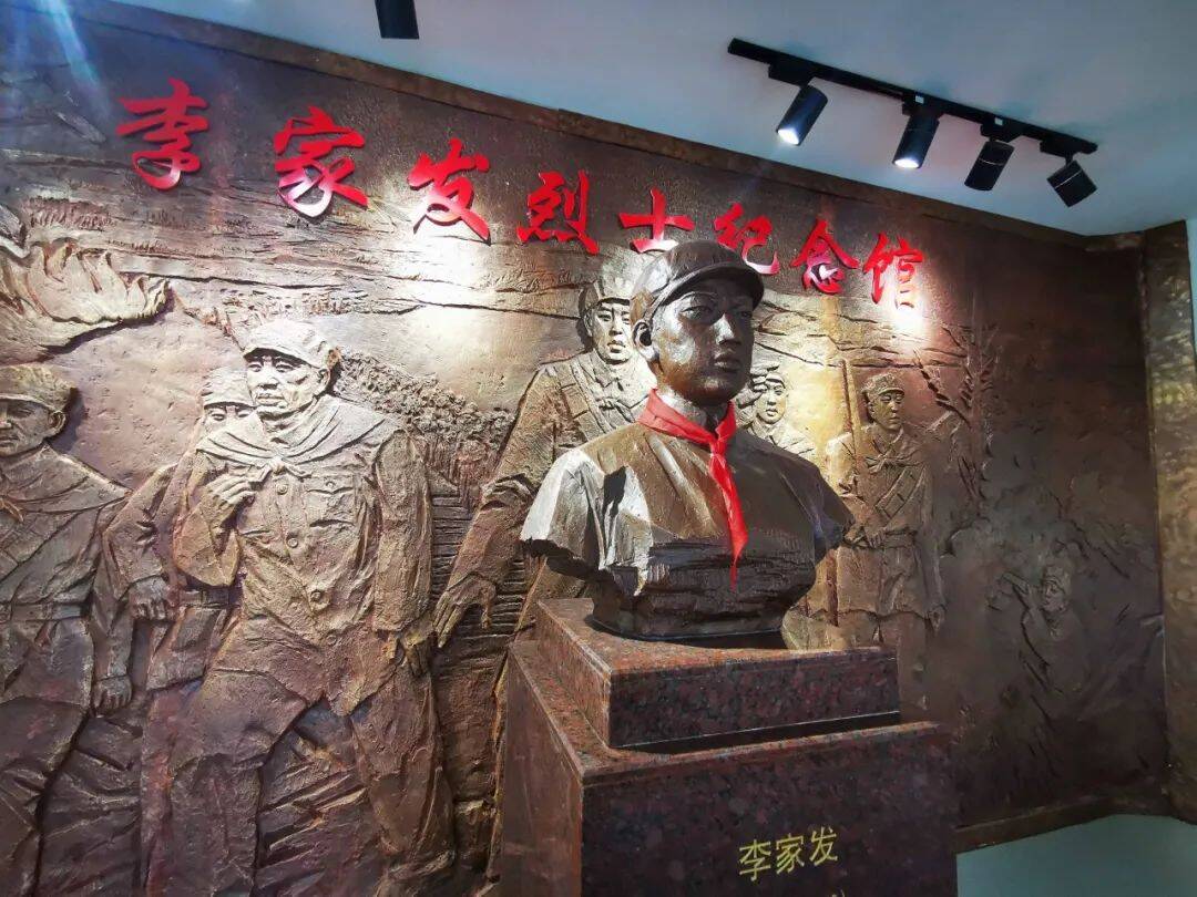 
代挂姜玉武的号黄牛代挂号电话票贩子号贩子网上预约挂号,住院检查加快,英雄回家｜为烈士画像：穿越时空的“相见”