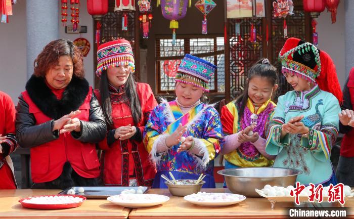 
杭州各大医院黄牛代挂号电话票贩子号贩子网上预约挂号,住院检查加快,浙江德清深耕“石榴籽”效应 多民族携手逐共富梦