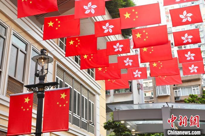 
江苏省中医院黄煌的号黄牛代挂号电话票贩子号贩子网上预约挂号,住院检查加快,国庆节将近 香港多区街头气氛浓厚