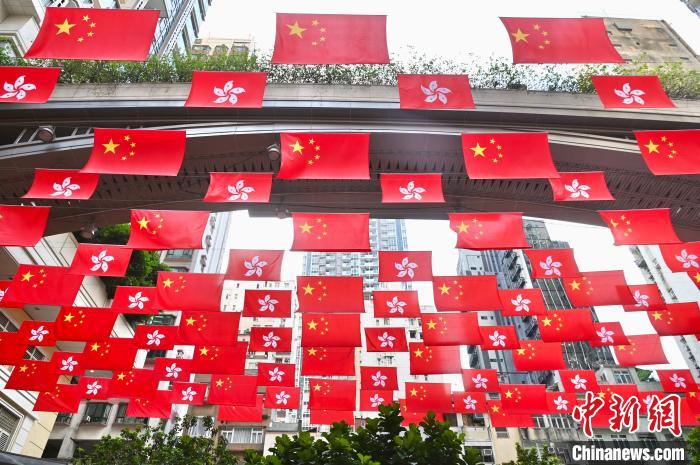 
江苏省中医院黄煌的号黄牛代挂号电话票贩子号贩子网上预约挂号,住院检查加快,国庆节将近 香港多区街头气氛浓厚
