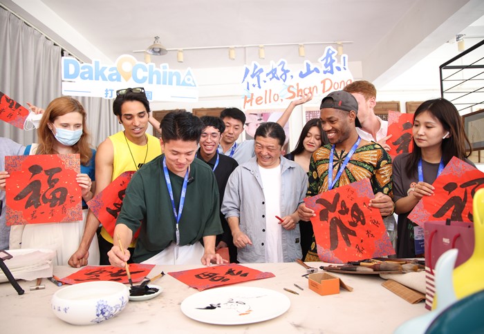 
北京大学肿瘤医院黄牛挂号电话,住院检查加快【2022打卡中国】在淄博，外国视频博主赴一场艺术品之约