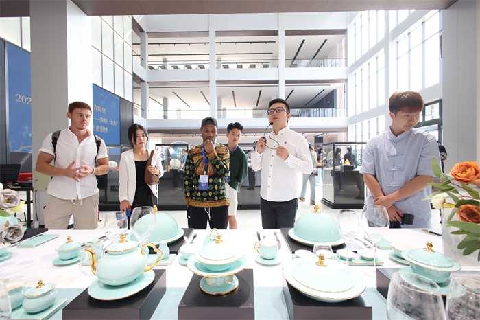 
北京大学肿瘤医院黄牛挂号电话,住院检查加快【2022打卡中国】在淄博，外国视频博主赴一场艺术品之约
