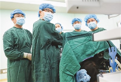 
北京北大口腔医院黄牛票贩子代挂号,住院检查加快“输血供氧”变为“造血制氧”（人民健康这十年⑩）