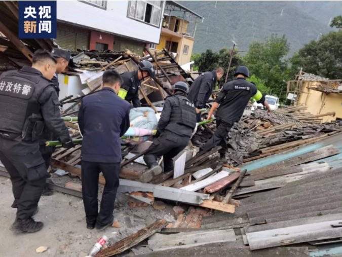 
北京中医药大学东直门医院黄牛代挂号,住院检查加快“飞夺泸定桥般的救援”！一线特警讲述现场细节