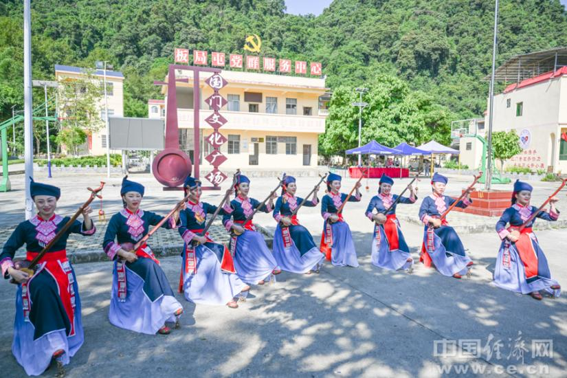 
北京佑安医院挂号黄牛电话,住院检查加快【民族团结党旗红】布局村:党旗辉映走出乡村振兴新路子