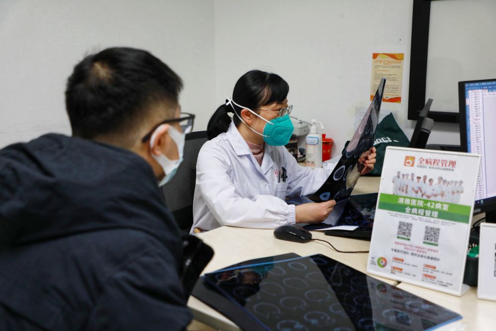 
北大医院黄牛代挂号电话票贩子号贩子网上预约挂号,住院检查加快,新华全媒+|中风患者防疫需要注意什么？