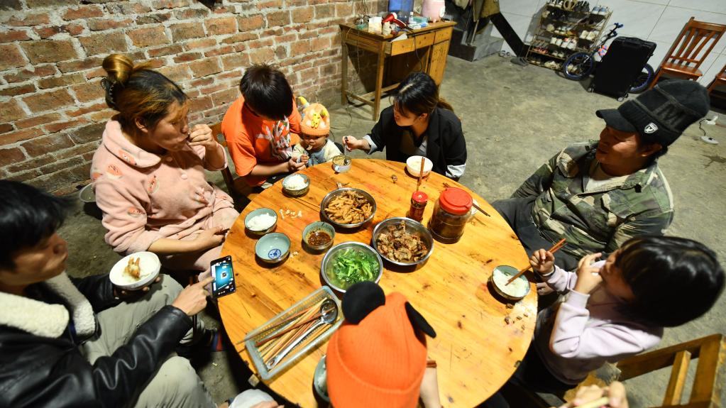 
北京大学第三医院黄牛代挂号电话票贩子号贩子网上预约挂号,住院检查加快,新华全媒+丨回家，千山万弄里的牵挂