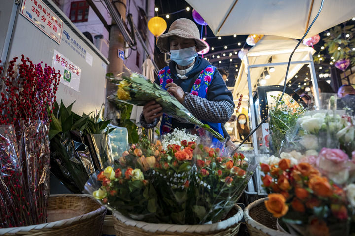 
天津血液研究所黄牛代挂号电话票贩子号贩子网上预约挂号,住院检查加快,夜经济唤醒中国“春城”烟火气