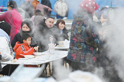 
上海眼耳鼻喉科医院黄牛代挂号电话票贩子号贩子网上预约挂号,住院检查加快,乡村大集欢乐多（记录中国）