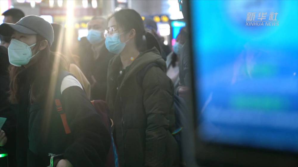 
北京同仁医院黄牛代挂号电话票贩子号贩子网上预约挂号,住院检查加快,幸福最是团圆时——记车站那些回家人