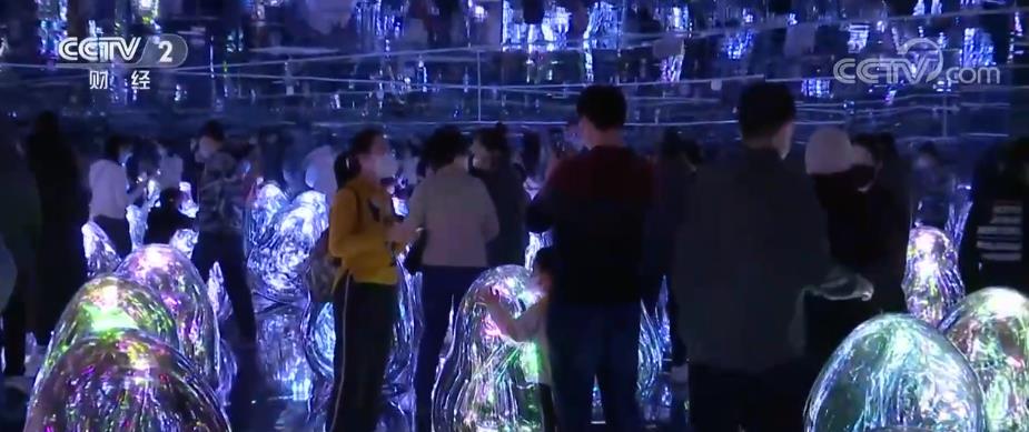
南京各大医院黄牛代挂号电话票贩子号贩子网上预约挂号,住院检查加快,新年伊始“烟火气”回归 多个商圈客流猛增