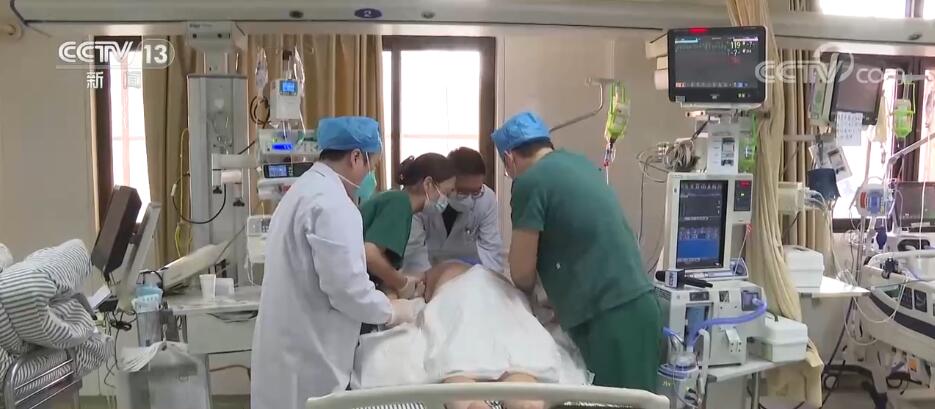 
上海精神卫生中心黄牛代挂号电话票贩子号贩子网上预约挂号,住院检查加快,重症医学“守门人”奋战一线 全力救治新冠患者