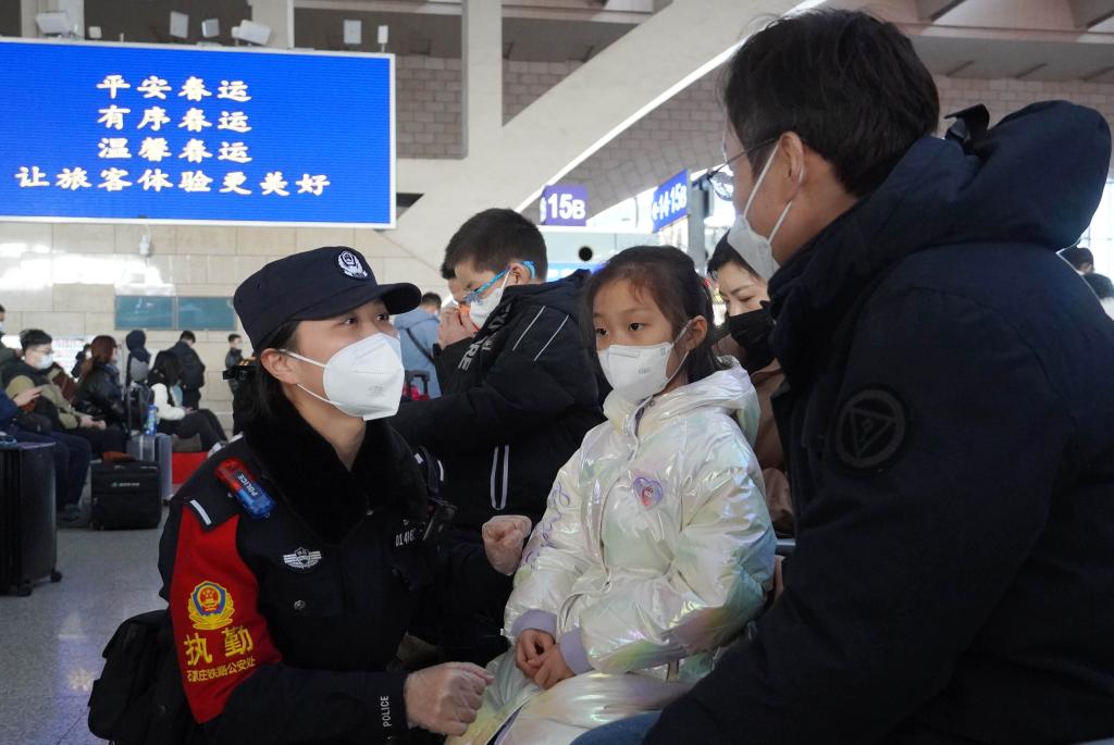 
上海肿瘤医院黄牛代挂号电话票贩子号贩子网上预约挂号,住院检查加快,新春走基层｜铁警“夫妻档”：一面锦旗 一生守护