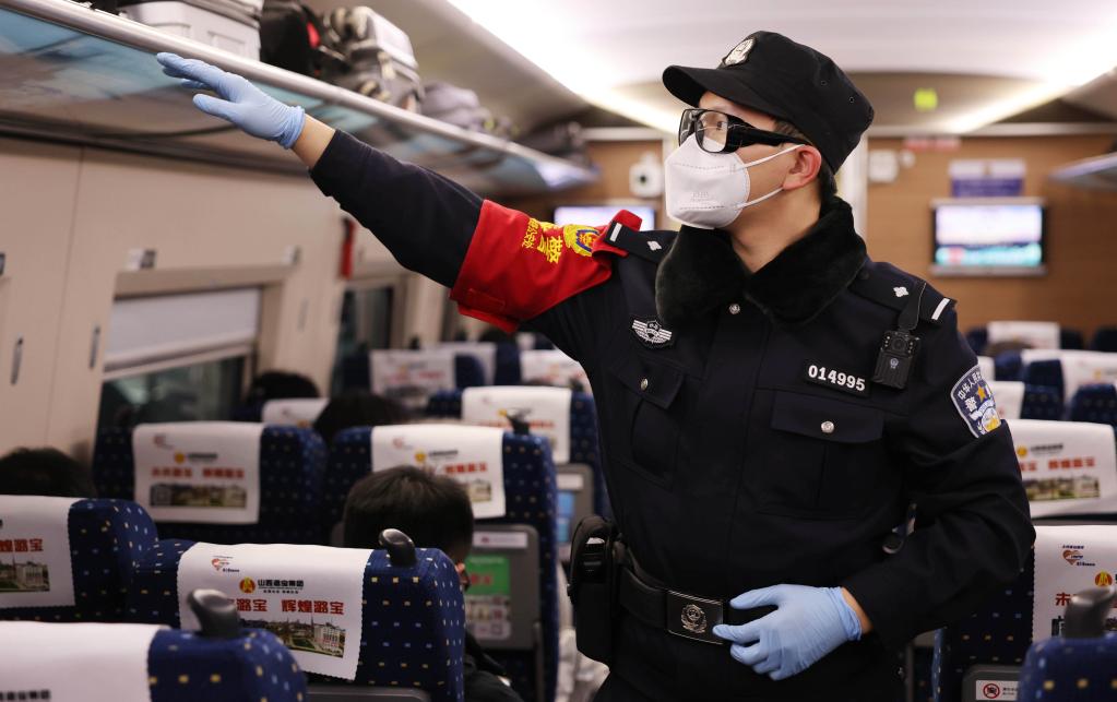 
上海肿瘤医院黄牛代挂号电话票贩子号贩子网上预约挂号,住院检查加快,新春走基层｜铁警“夫妻档”：一面锦旗 一生守护