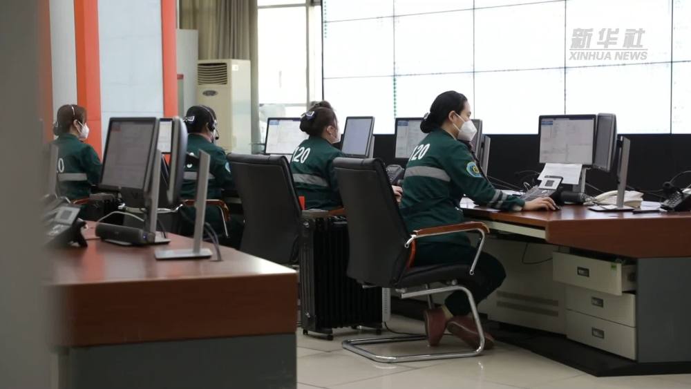 
浙江大学儿童医院黄牛代挂号电话票贩子号贩子网上预约挂号,住院检查加快,新华全媒+｜你守候 我奔赴 战斗在急救第一线的夫妻