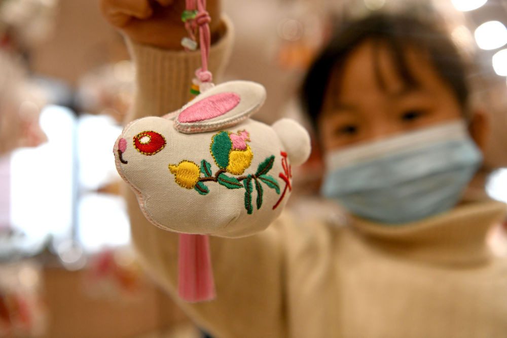 
上海中山医院黄牛代挂号电话票贩子号贩子网上预约挂号,住院检查加快,兔元素迎新春