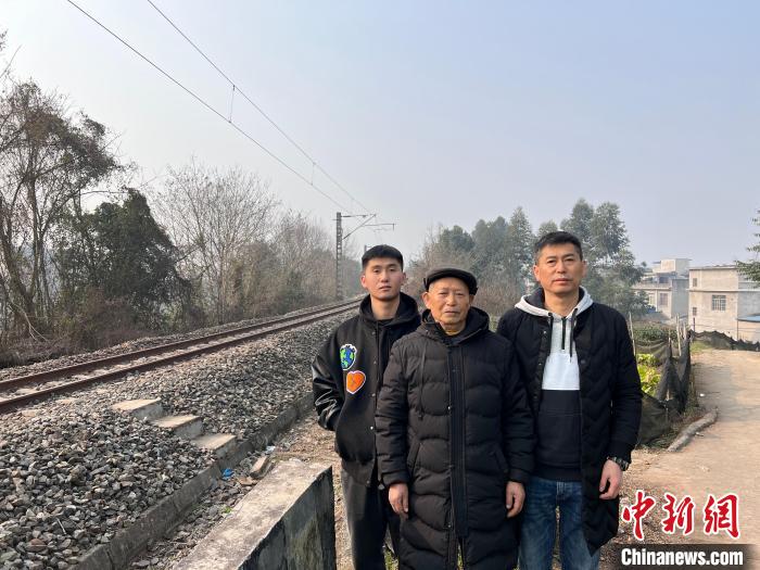 
上海眼耳鼻喉科医院黄牛代挂号电话票贩子号贩子网上预约挂号,住院检查加快,（新春走基层）从慢火车到复兴号 三代铁路人见证新老成昆线