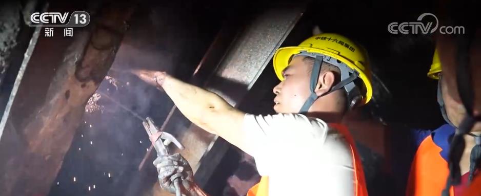 
杭州市第一人民医院黄牛代挂号电话票贩子号贩子网上预约挂号,住院检查加快,过年 | 建设者扎根川西北高原隧道 争分夺秒抢抓工期