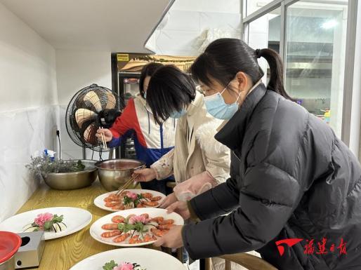 
南京各大医院黄牛代挂号电话票贩子号贩子网上预约挂号,住院检查加快,过年 | 在福州军门社区，这桌年夜饭，办了30年……