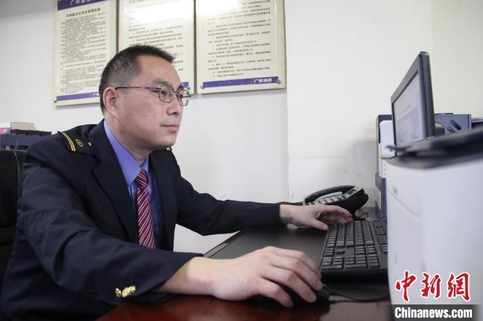 
西安市儿童医院黄牛代挂号电话票贩子号贩子网上预约挂号,住院检查加快,（新春走基层）以“春节”之名守护春节