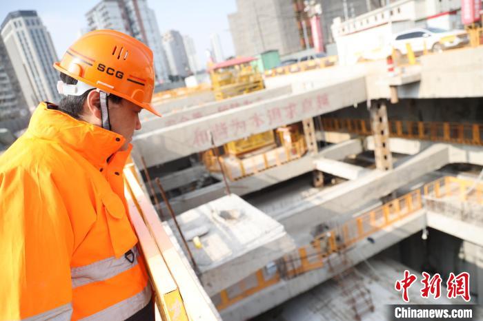 
南京金陵医院黄牛代挂号电话票贩子号贩子网上预约挂号,住院检查加快,（新春走基层）大年三十 沪上这群年轻人坚守岗位让民众安享团圆
