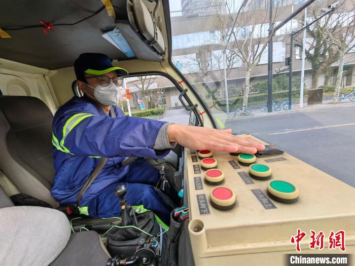 
南京金陵医院黄牛代挂号电话票贩子号贩子网上预约挂号,住院检查加快,（新春走基层）大年三十 沪上这群年轻人坚守岗位让民众安享团圆