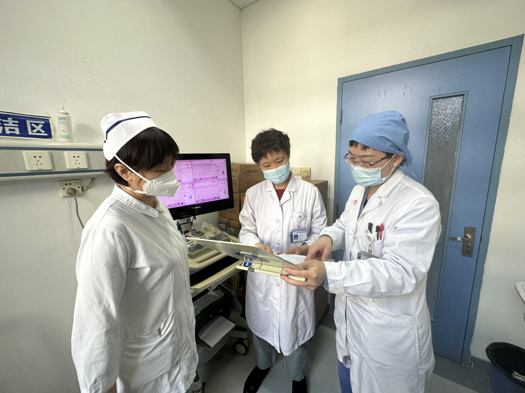 
广州各大医院黄牛代挂号电话票贩子号贩子网上预约挂号,住院检查加快,新春走基层丨在除夕的产科守候新生