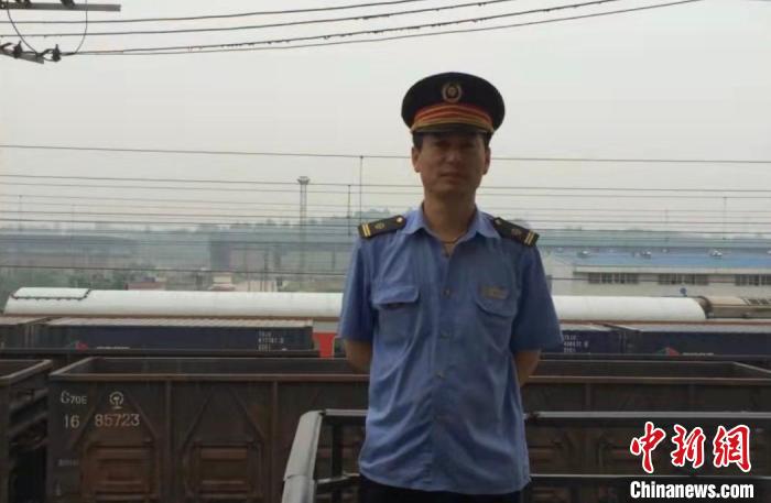 
上海眼耳鼻喉科医院黄牛代挂号电话票贩子号贩子网上预约挂号,住院检查加快,（新春走基层）从慢火车到复兴号 三代铁路人见证新老成昆线