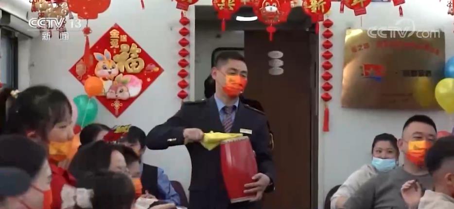 
首都医科大学附属儿童医院黄牛代挂号电话票贩子号贩子网上预约挂号,住院检查加快,过年 | 列车内欢声笑语 温暖旅客回家路