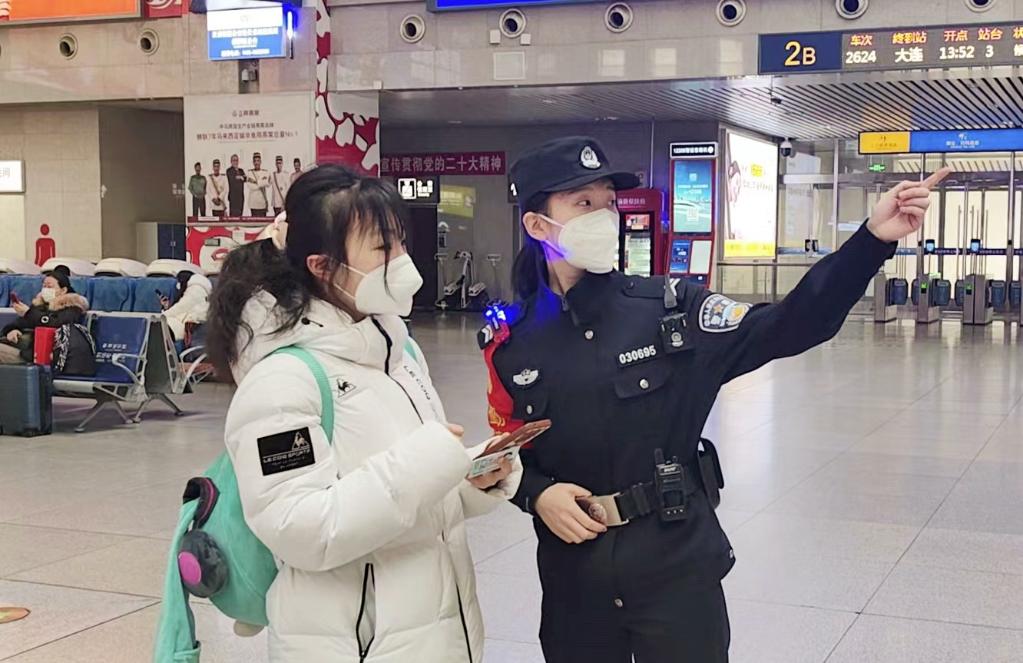 
中国人民解放军总医院黄牛代挂号电话票贩子号贩子网上预约挂号,住院检查加快,守护团圆路，他们“不回家”——春运坚守者的新春故事