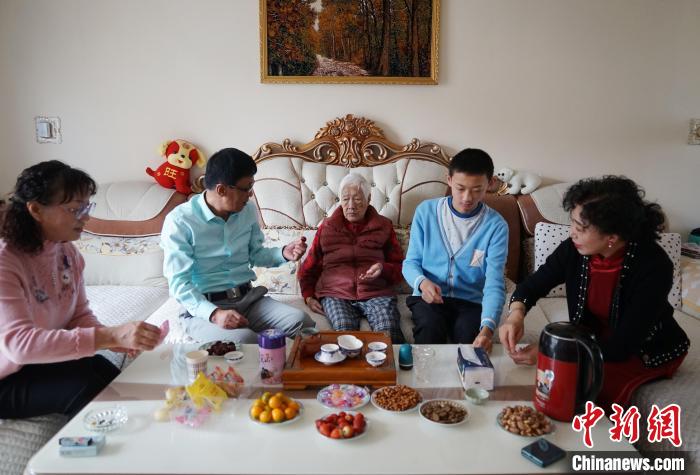 
广州中山一院黄牛代挂号电话票贩子号贩子网上预约挂号,住院检查加快,青海台商祖孙三代的年夜饭