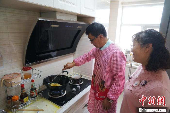
广州中山一院黄牛代挂号电话票贩子号贩子网上预约挂号,住院检查加快,青海台商祖孙三代的年夜饭