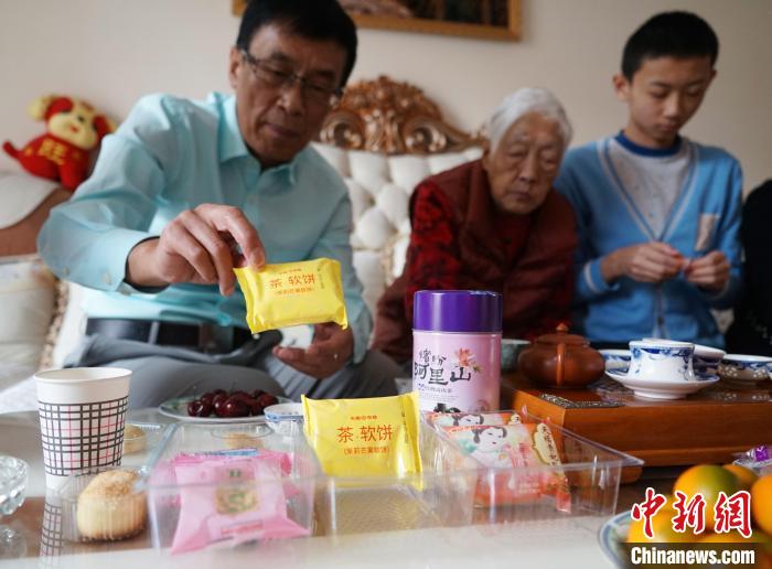 
广州中山一院黄牛代挂号电话票贩子号贩子网上预约挂号,住院检查加快,青海台商祖孙三代的年夜饭
