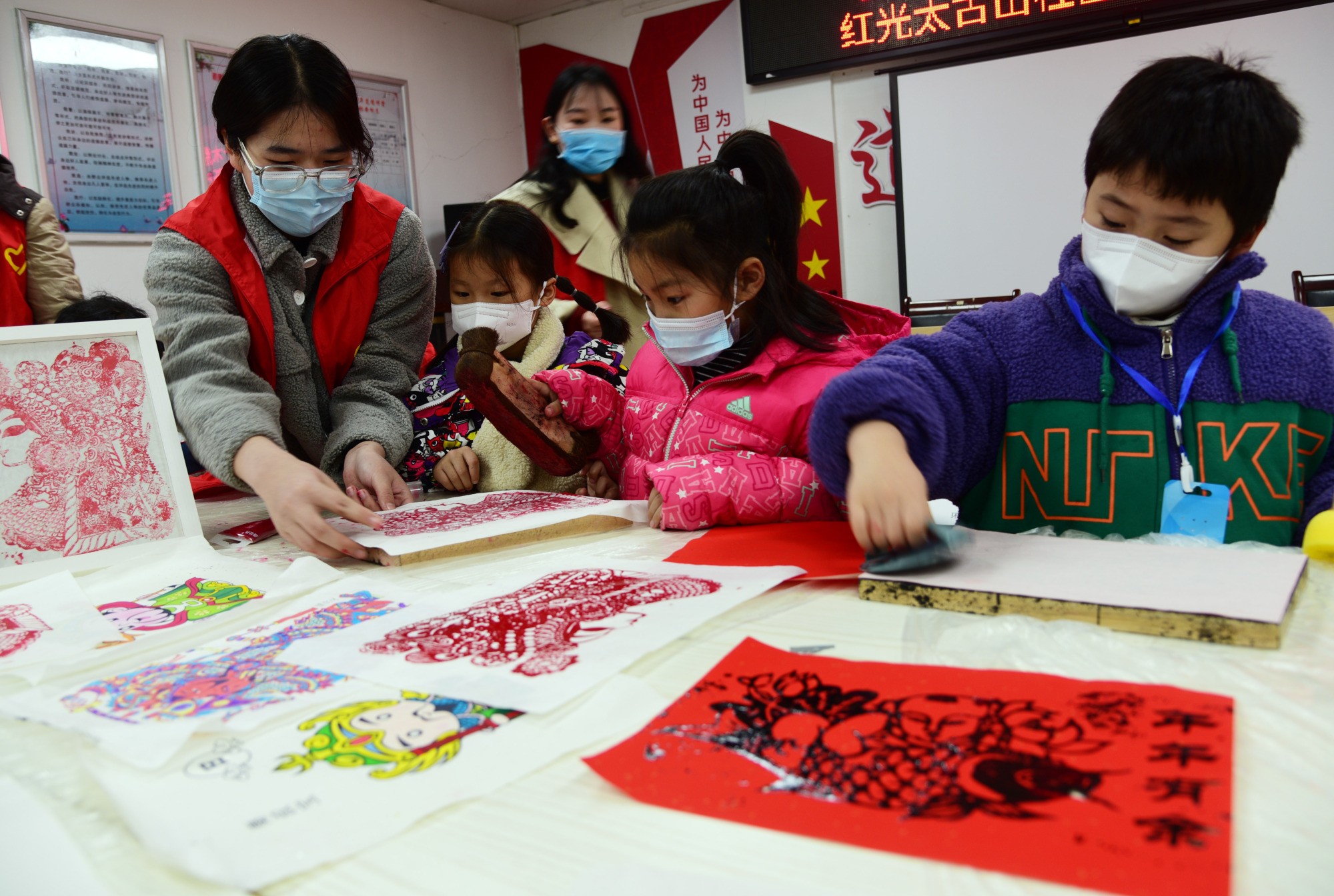 
北京协和医院黄牛代挂号电话票贩子号贩子网上预约挂号,住院检查加快,稳稳的幸福年｜“一根针”串起的美好生活
