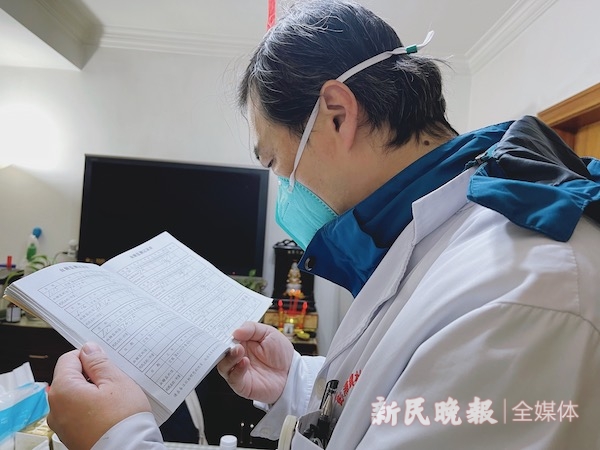 
东直门医院黄牛代挂号电话票贩子号贩子网上预约挂号,住院检查加快,过年丨新年，记者跟家庭医生上门：我很“胆小”的，只想好好守护他们