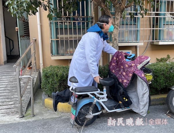 
东直门医院黄牛代挂号电话票贩子号贩子网上预约挂号,住院检查加快,过年丨新年，记者跟家庭医生上门：我很“胆小”的，只想好好守护他们