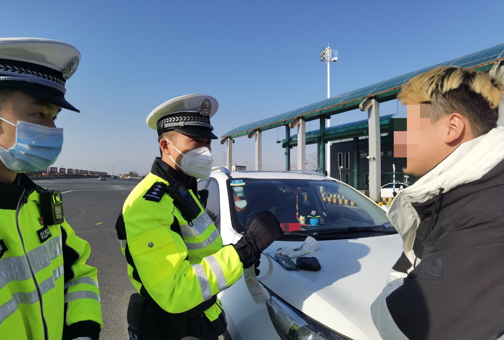 
北京鼓楼医院孙凌云黄牛代挂号电话票贩子号贩子网上预约挂号,住院检查加快,新春走基层·我在他乡挺好的丨春运平安路的守护人