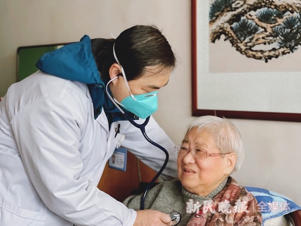 
东直门医院黄牛代挂号电话票贩子号贩子网上预约挂号,住院检查加快,过年丨新年，记者跟家庭医生上门：我很“胆小”的，只想好好守护他们